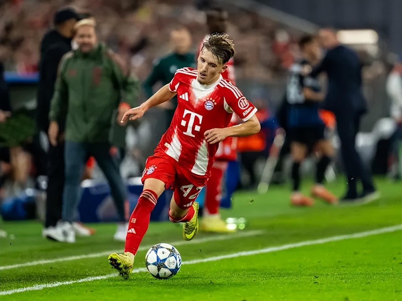 拜仁17岁小将成德国足坛最受瞩目的