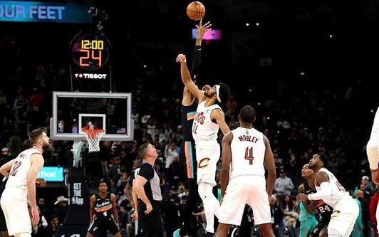 阿伦27+10文班26+14骑士胜马刺