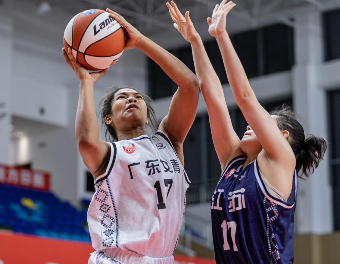 轰28+8！中国女篮17岁1米85混血新星