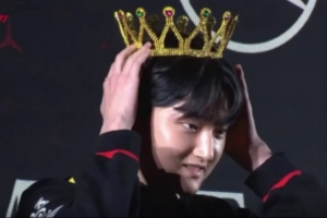 少爷王子！T1粉丝见面会上Peyz直接带上王冠