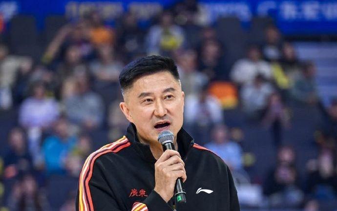 广东男篮刚官宣萨姆纳加盟，就遭遇头疼事情，一人因此成离队热门