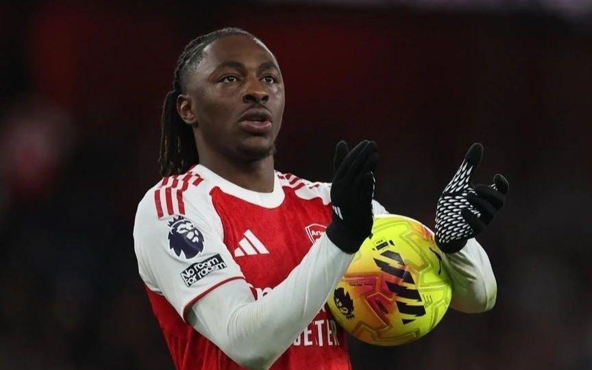 一句“埃泽是谁”，换来帽子戏法的响