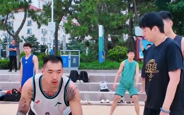 “屠龙勇士变恶龙”CBA儒帅成新赛季至今唯一被驱逐离场主帅