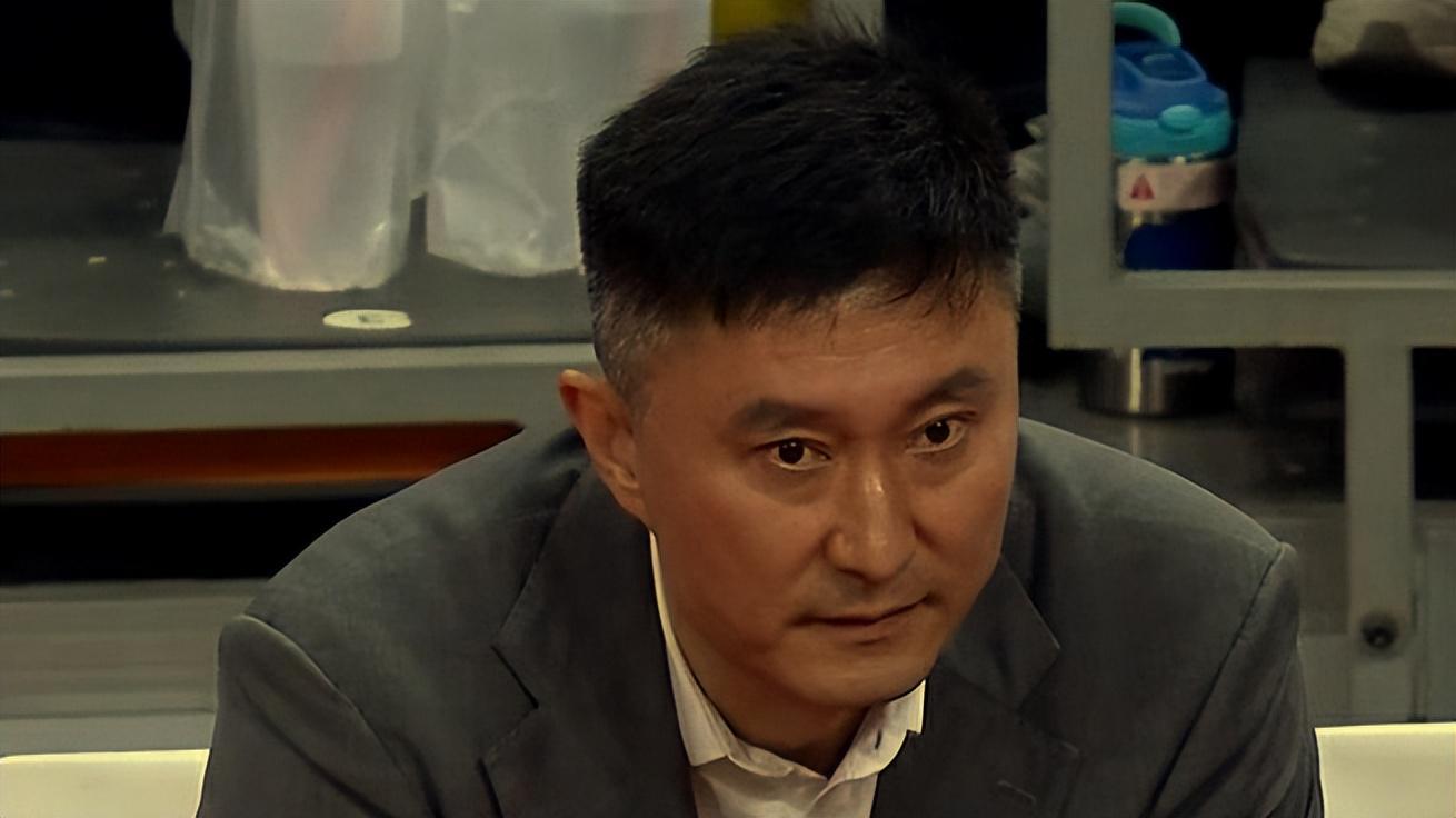 广东宏远队8连胜戛然而止！萨姆纳空砍35+5+4，胡明轩9中3拖后腿