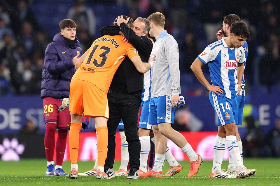 2500万超值4万球迷骂声中，新援6次神扑拯救巴萨！弑旧主获MVP