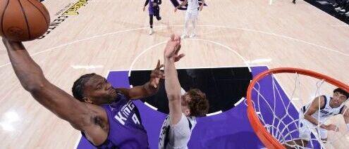 今日十佳球！湖人不错，占了两....