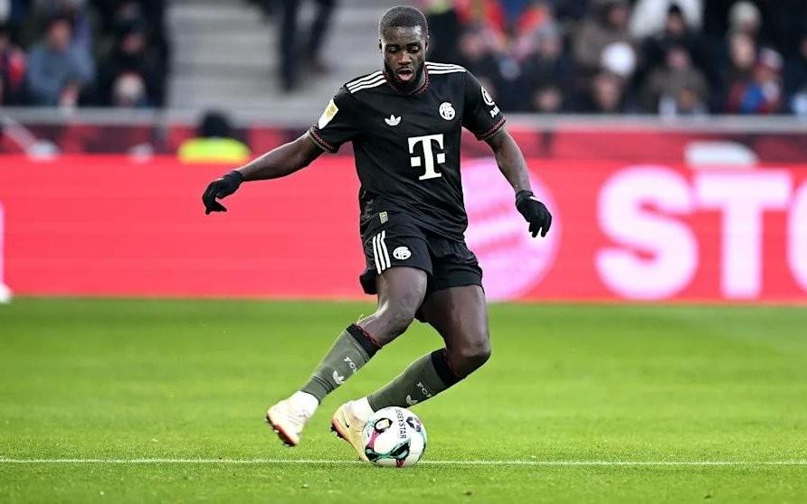 记者：于帕梅卡诺即将与拜仁续约，税前年薪达2000万欧元