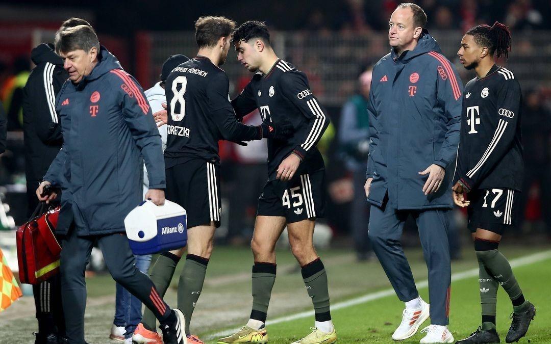 记者：虽然帕夫洛维奇无大碍，但战斯图加特他将轮休磁卡首发