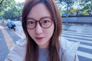 DOTA2解说璨璨晒照体验豆汁：信心满满初见端倪小口尝试再也不喝