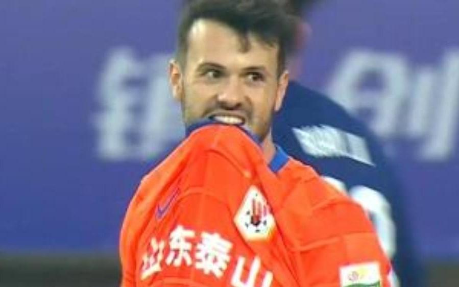 鲁媒：种种迹象表明，瓦科下赛季将继续