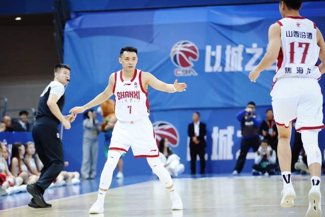 拿600万场均仅2分！CBA顶薪后卫断崖式下滑，上赛季曾单场轰29分