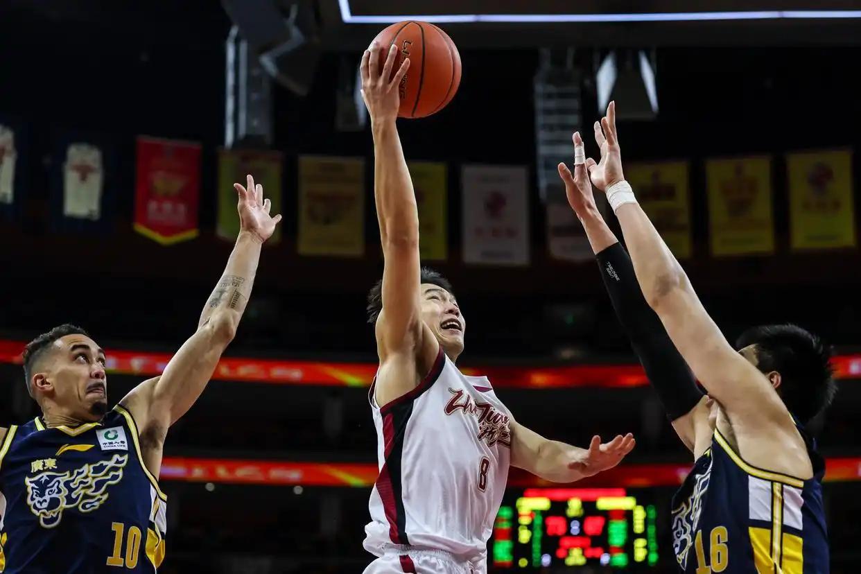 广东遭浙江绝杀风波发酵，杜锋深夜检讨反思3大问题，4人不及格