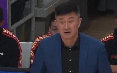 杜锋：希望球员站出来帮助萨姆纳，第一阶段不想让崔永熙仓促上场