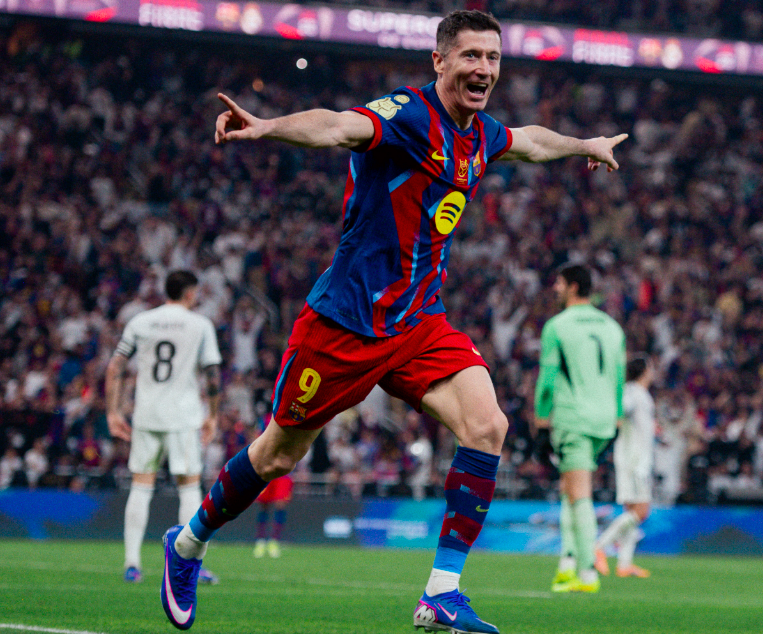 4分钟对轰3球！32笑傲国家德比问鼎11.2亿豪门10连胜冲击四冠王