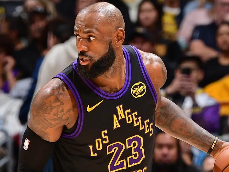 詹姆斯41岁还能砍31分，传奇巨星从不会因年龄而褪色！