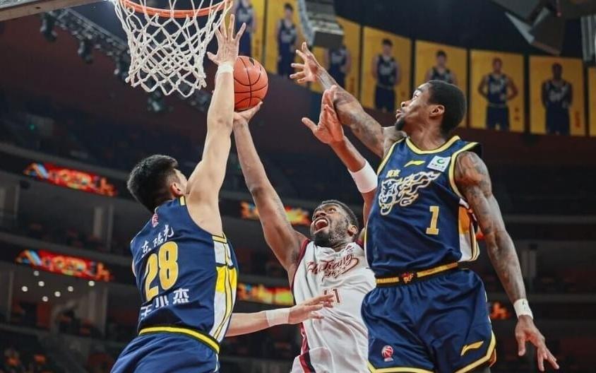 CBA一夜连出三大冷门！广东广厦全被爆冷：卫冕冠军遭22分大败