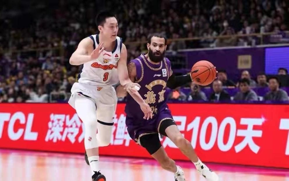 广东队大胜北控却收坏消息，胡明轩被杜锋怒喷，焦泊乔成最大番薯