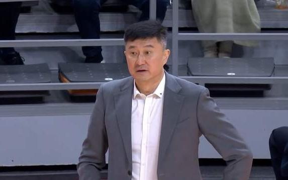 广东输得憋屈，2人堪称优秀，3人及格，4人拖后腿，杜锋要反思了