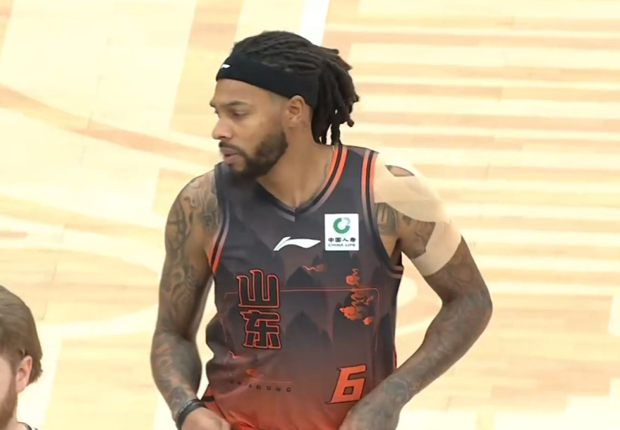 山东男篮完胜南京评分出炉，于德豪吃饺子，高诗岩状态低迷