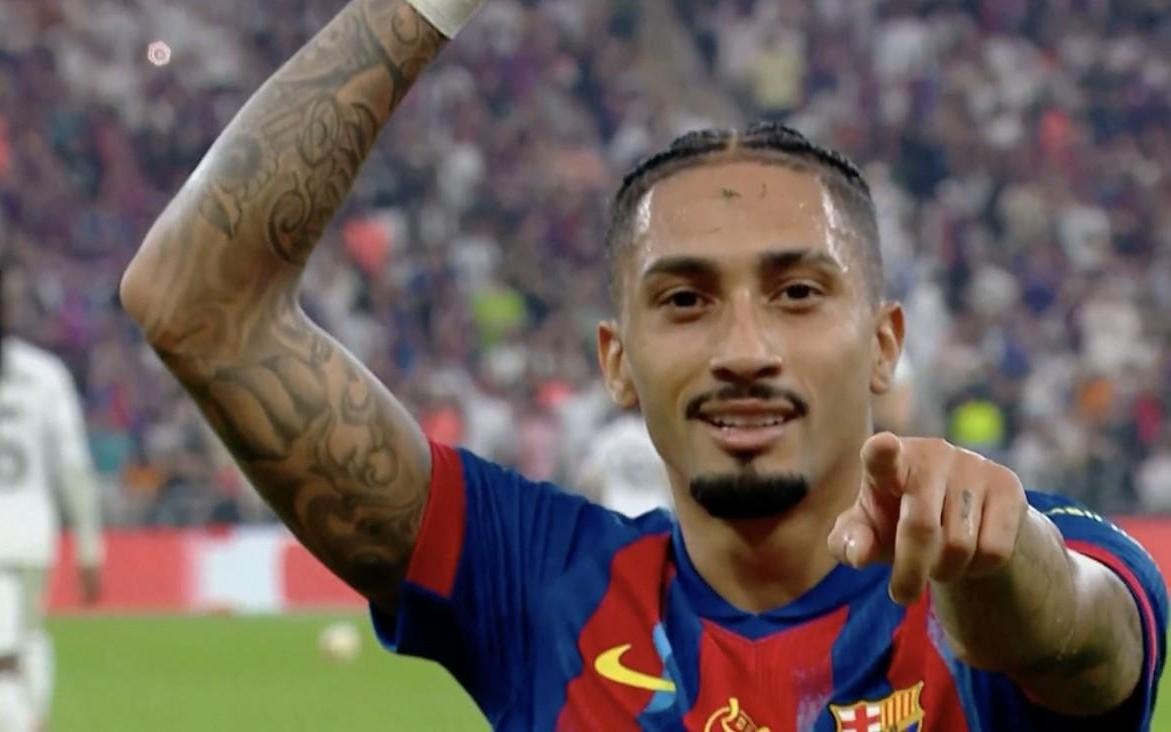 拉菲尼亚决赛对阵皇马打入4球，自2000年以来仅次于梅西