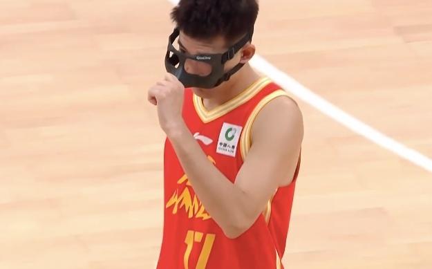 单节仅7分！北京无缘复仇卫冕冠军：周琦15+19尽力，孙铭徽11助