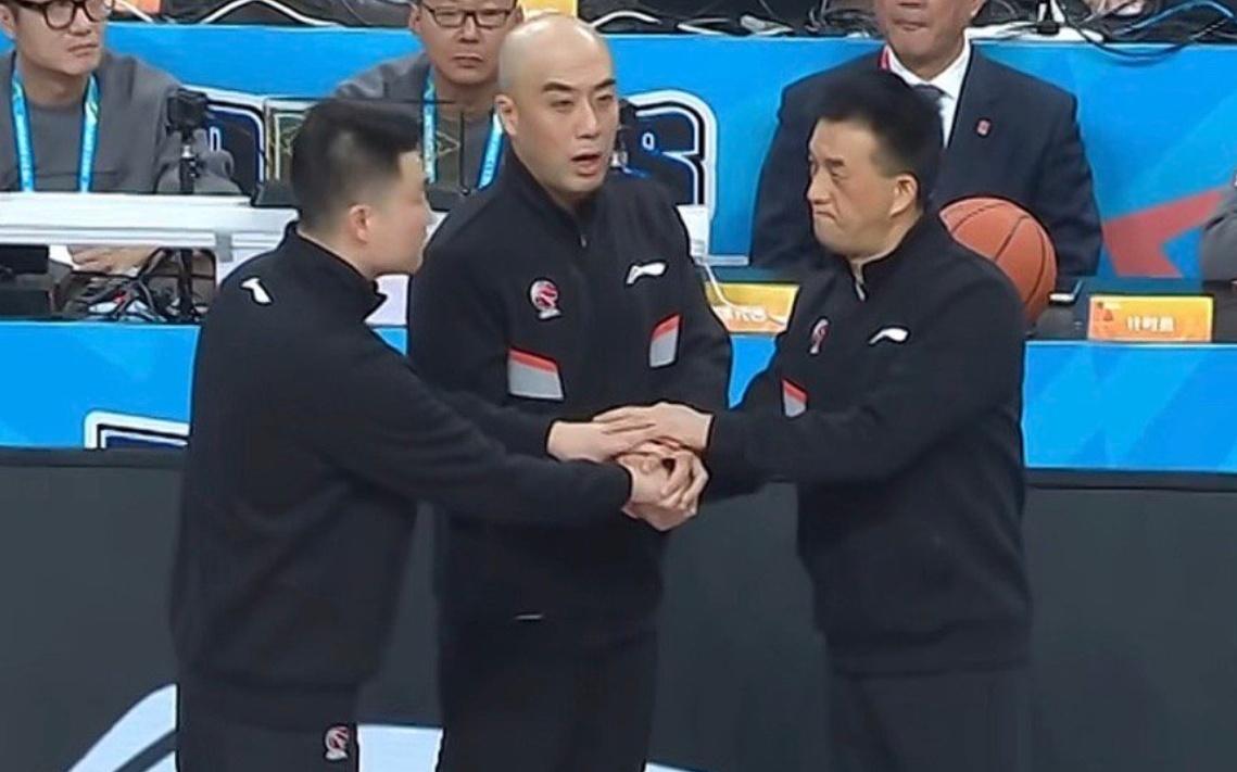 辽京大战引争议！辽宁一回合吃3个T成转折点，后续5罚变6罚太业余