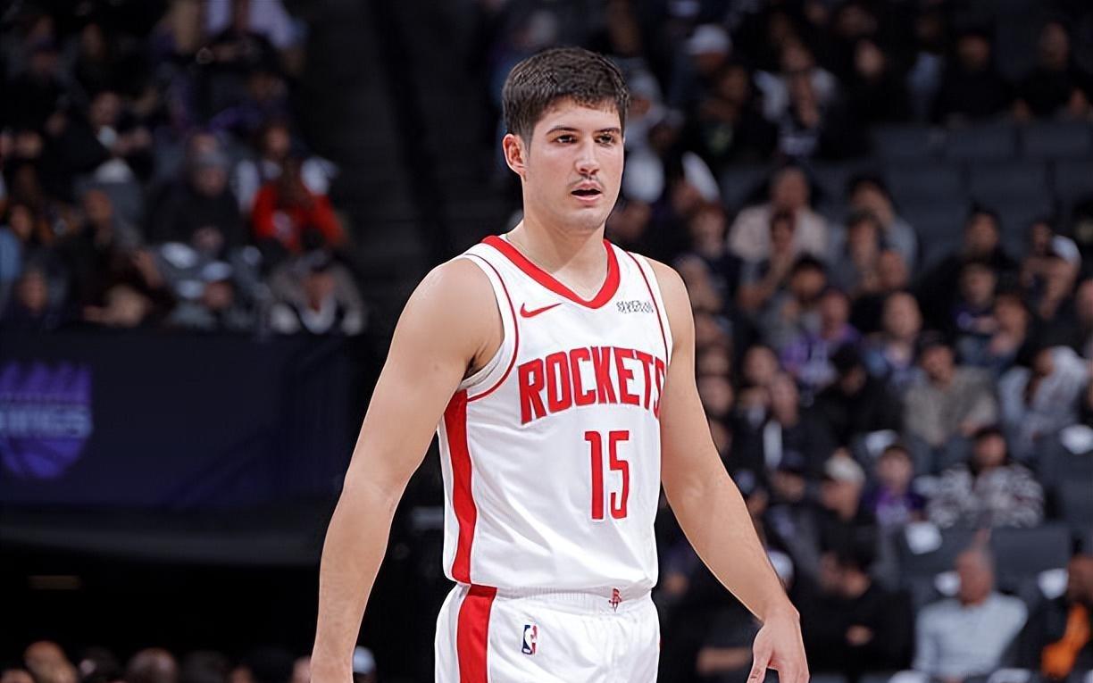 防守端的问题实在是太明显了！火箭探花郎简直是被对手各种针对