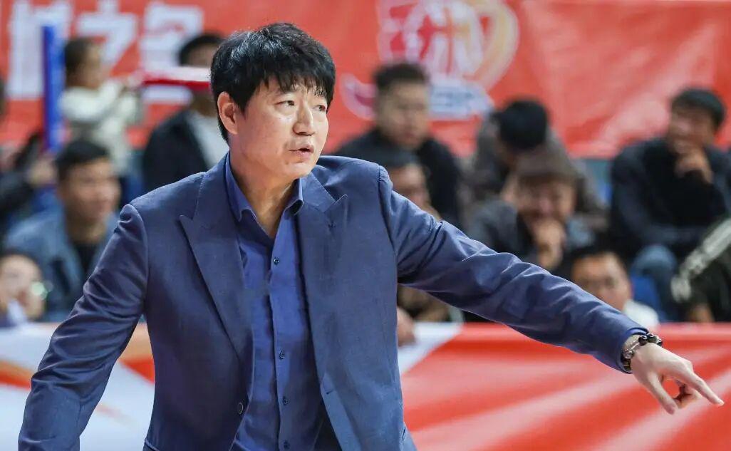 邱彪怒摔西服恐被重罚，赵继伟确定体测补测，齐麟伤病结果确定