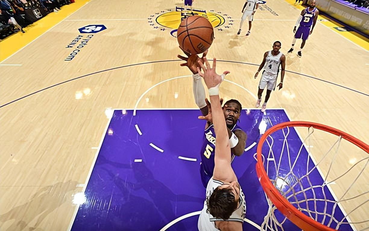 纯纯的蓝领中锋！湖人的打法完全没有发挥出艾顿各方面的潜能