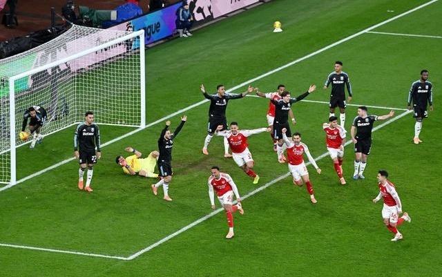 41大胜维拉！阿森纳这回不掉链子！5分领跑英超，埃梅里立刻离场