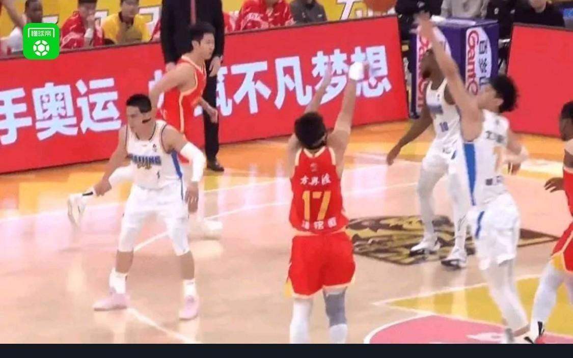 广厦7774双杀北京，孙铭徽13+11，胡金秋16+6，周琦15+19