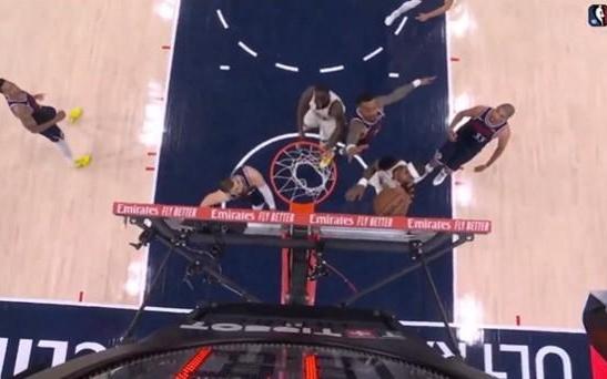 就差这一球啊！船勇大战主裁承认小佩顿上篮被帽漏吹干扰球