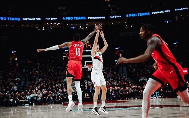 开拓者1分险胜火箭！杨瀚森出场近17分钟拿下3分3篮板2助攻5犯规