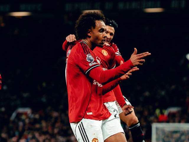 11！90分钟绝杀无效，曼联主场翻车，无缘英超前四，利物浦收礼