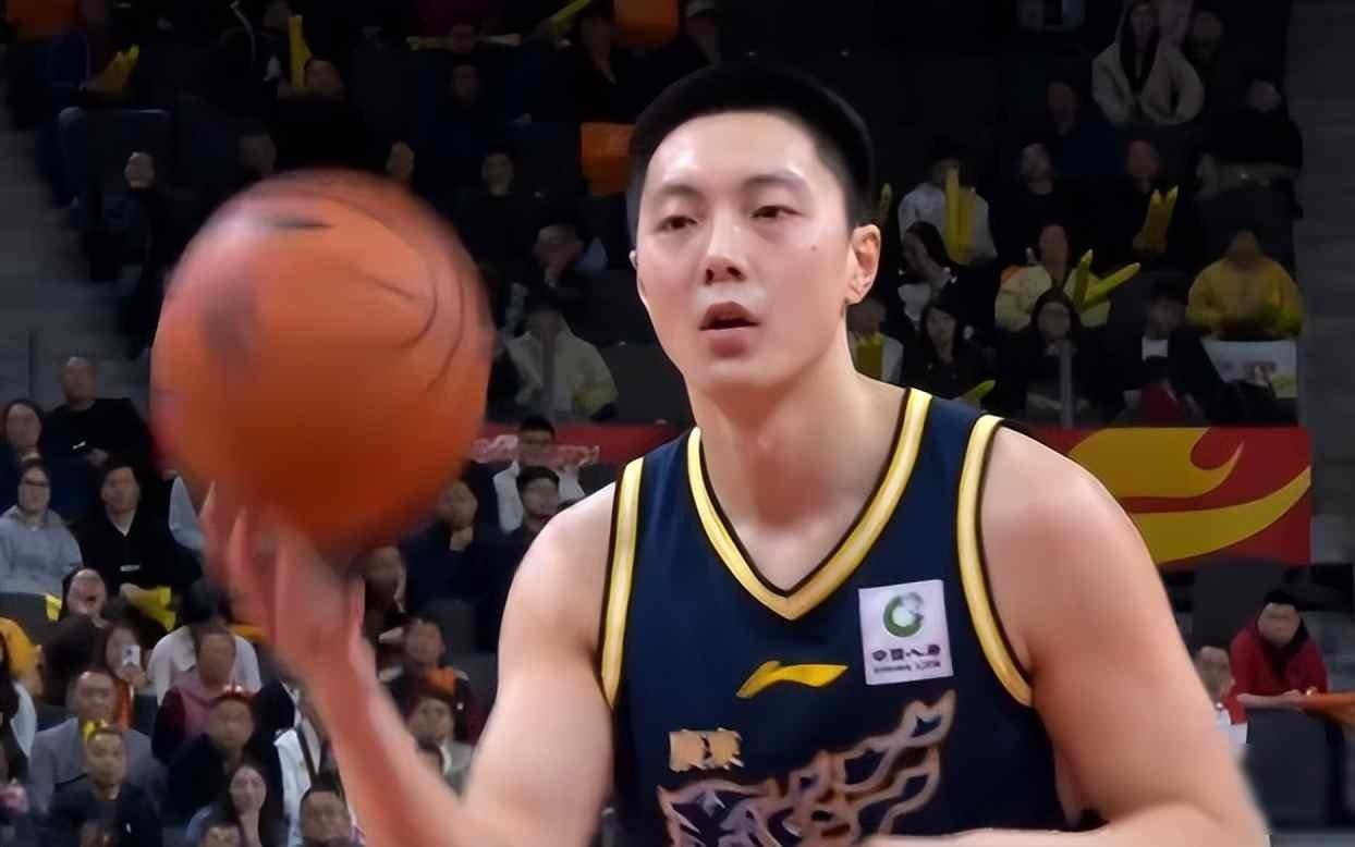 广东领先13分被翻盘，杜锋不换人惹众怒，球迷：这剧本熟得很