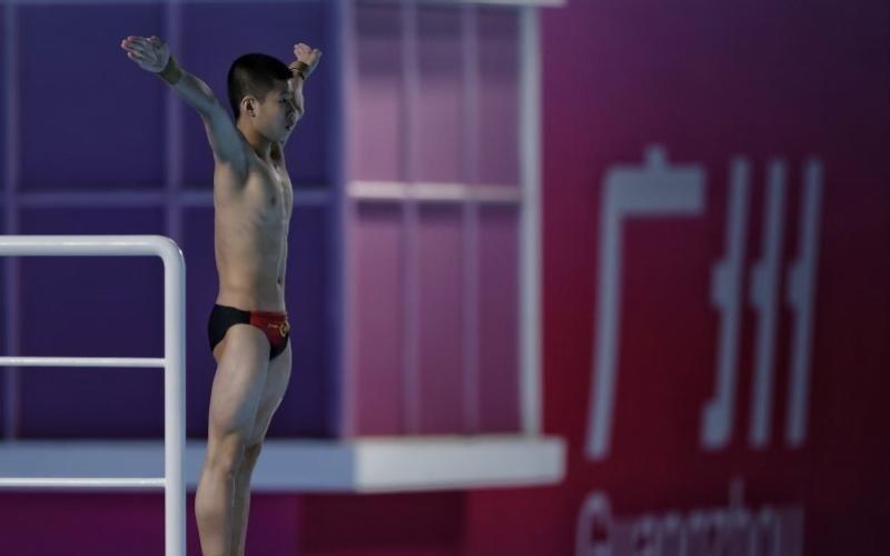 十五运会跳水男团较量，卫冕冠军广东队两小项过后继续领跑