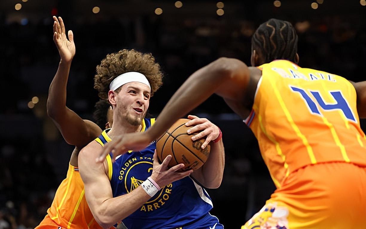 在二号位位置上表现不错，勇士还是应该更加合理地使用后场新星