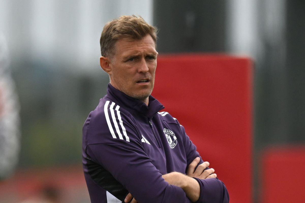 战术透明到被对手公开拆解！曼联新帅接手烂摊子，中场搭档成死穴