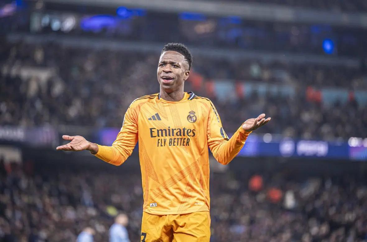 维尼修斯现在的状况，续约还是不续约，对他来说都难以接受