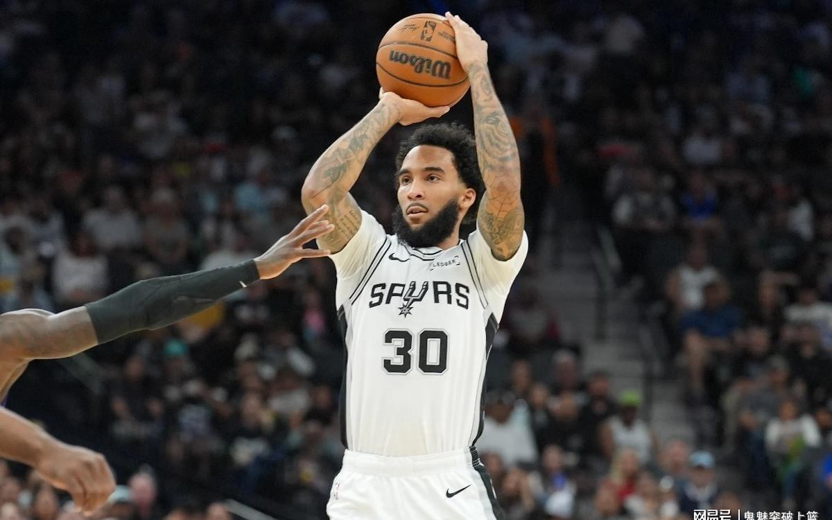 杀疯了！单场11记三分！刷爆马刺队史纪录！他年薪仅300万
