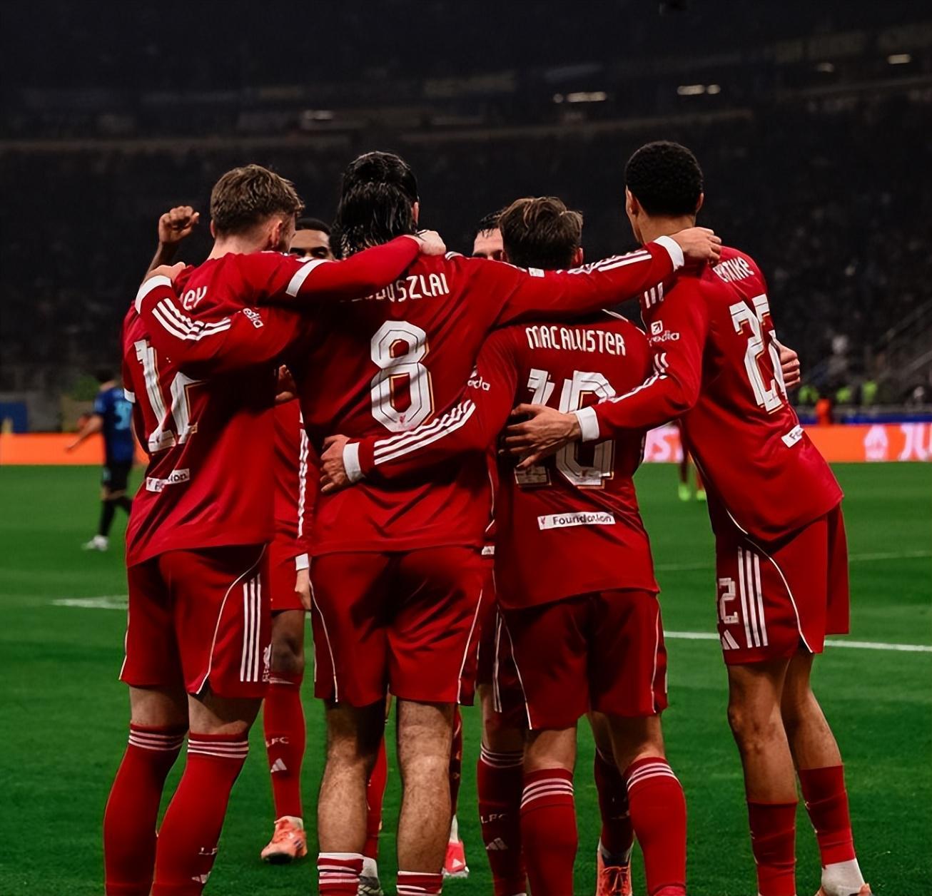 足坛悲喜夜！国米遇争议点球绝杀，拜仁巴萨皆逆转，切尔西又翻车