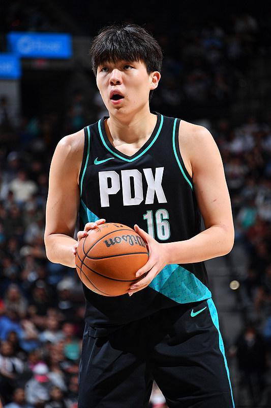 杨瀚森2分开拓者115110胜马刺