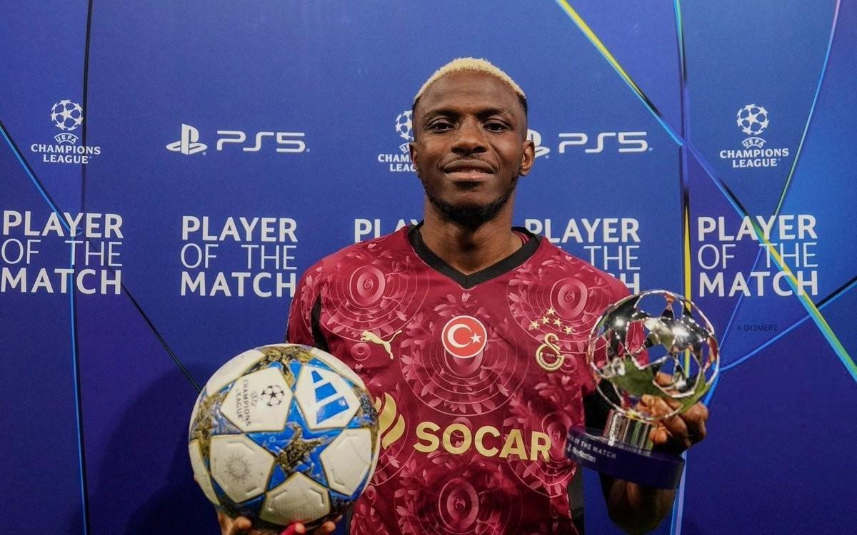 继C罗和小卢卡斯后，奥斯梅恩是第三位欧冠对贾府戴帽的球员