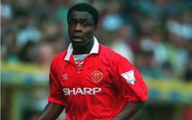 太阳报：保罗帕克拍卖多件个人珍藏，包括英超创始赛季奖杯