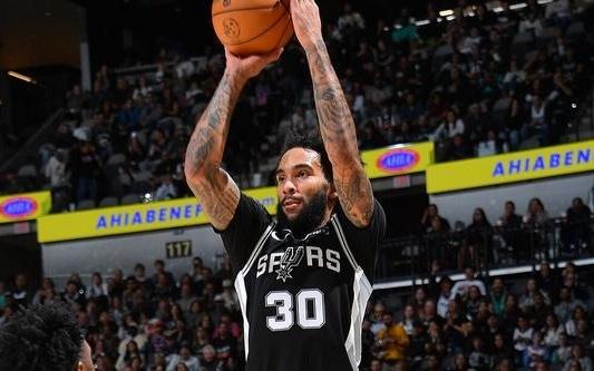 生涯最强之战！尚帕涅11记三分刷新个人&马刺队史纪录