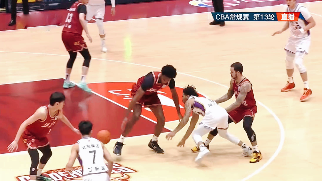 20分惨败！张庆鹏心酸又无奈，CBA焦点战：何谈胜利央视1语道破