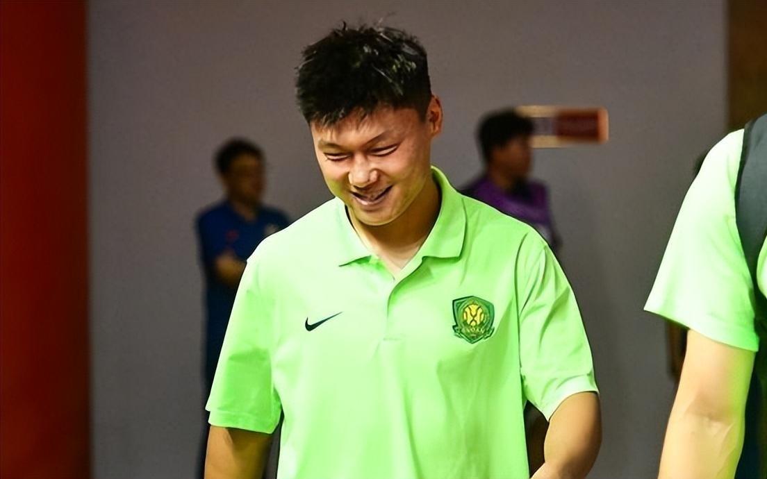 国安锋线杀手离队，著名记者打哑谜暗示新东家，两家中超球队2选1