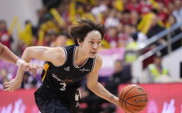 10分大逆转豪取13连胜！女篮新霸主杀红眼：这下冲击第三冠稳了