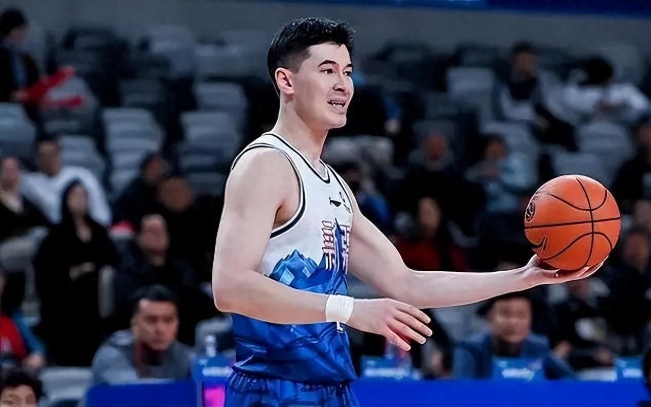 阿不都18+10+7统治赛场半个月从质疑声中翻身，刘炜找对说明书