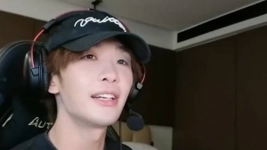 歌手王赫野自曝LOL十年老玩家看到“狗史”选出点灯笼组合直接绷不住